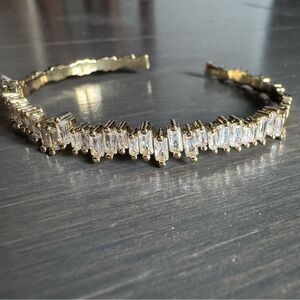 Elegant Gold Bracelet with Clear Stones